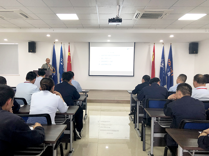 1558935818387952.jpg 中達(dá)貨架召開(kāi)設(shè)備管理專(zhuān)題技術(shù)研討會(huì).jpg